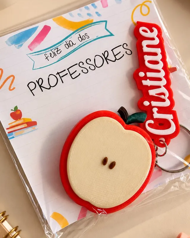 Chaveiro de maçã com o nome Cristiane para o Dia dos Professores